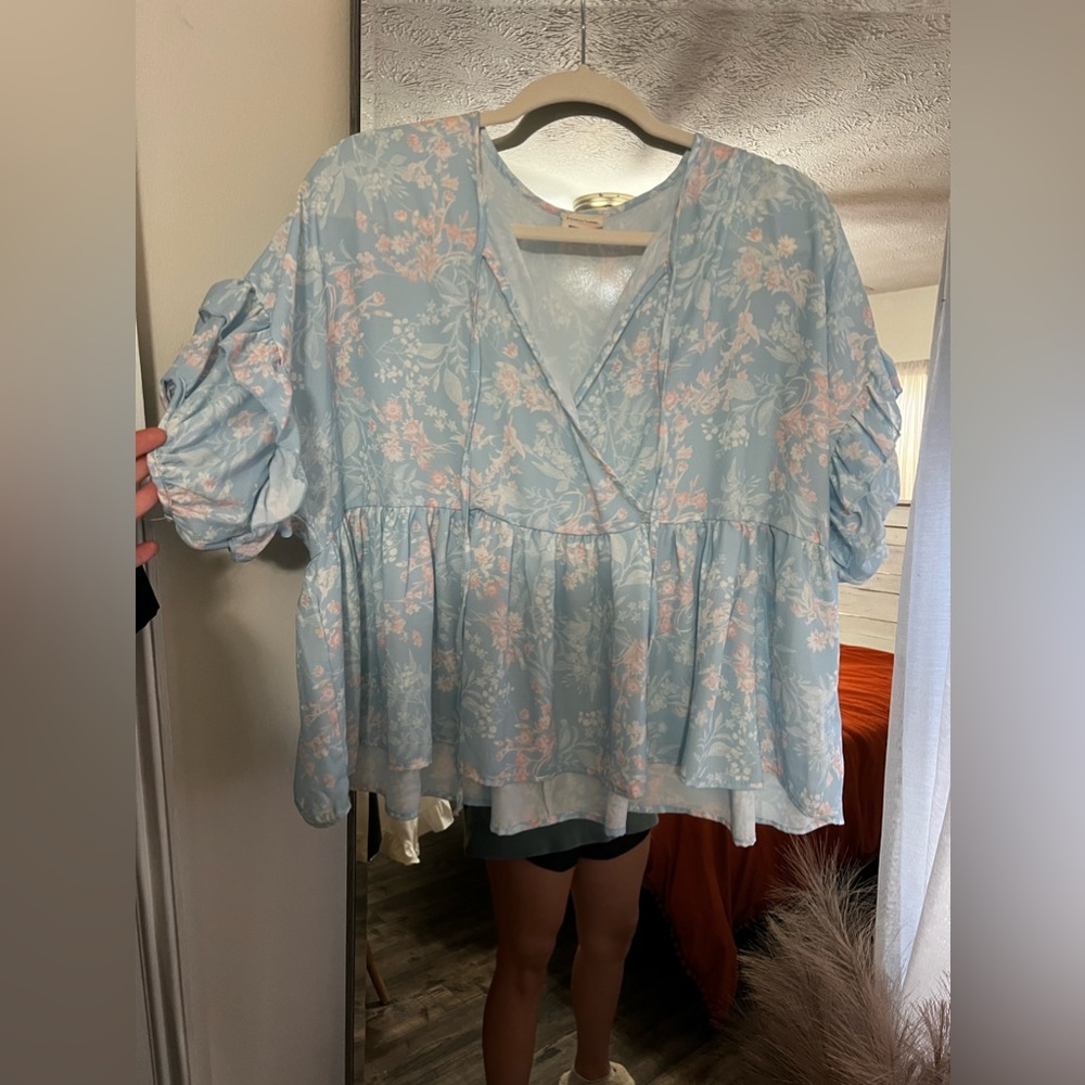 Floral boutique blouse. Size of M.